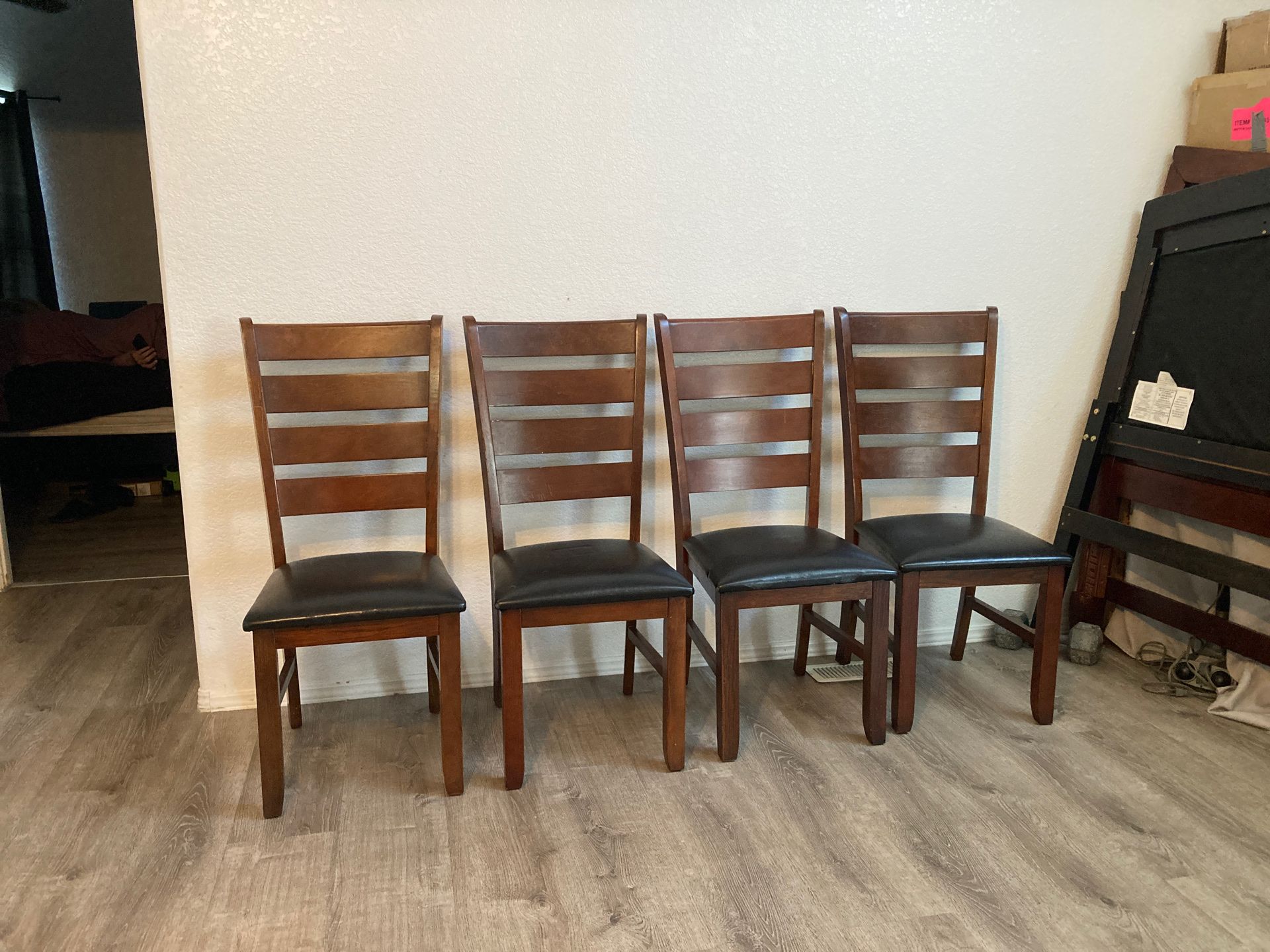 4 dining chairs for table 100. Firm