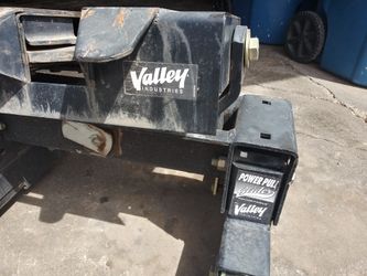 Valley sliding 5th wheel