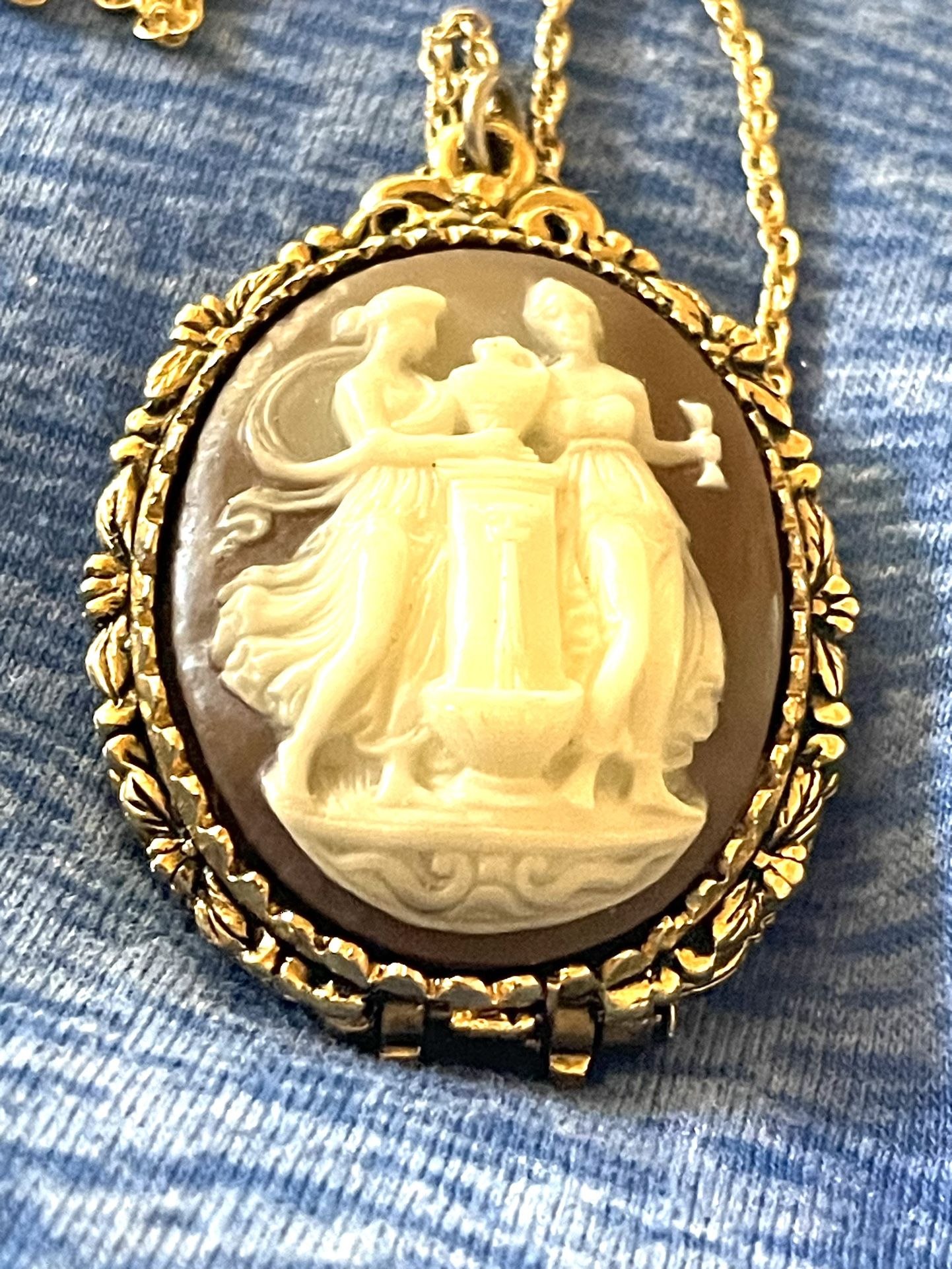 Gold Tone Cameo Necklace