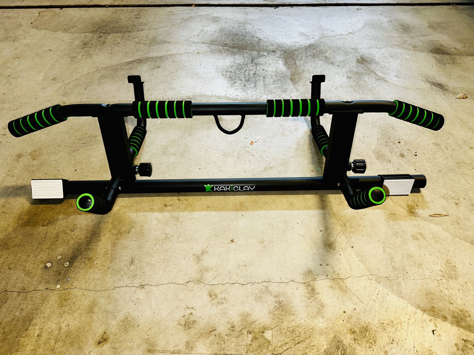 KakiClay Pull Up Bar