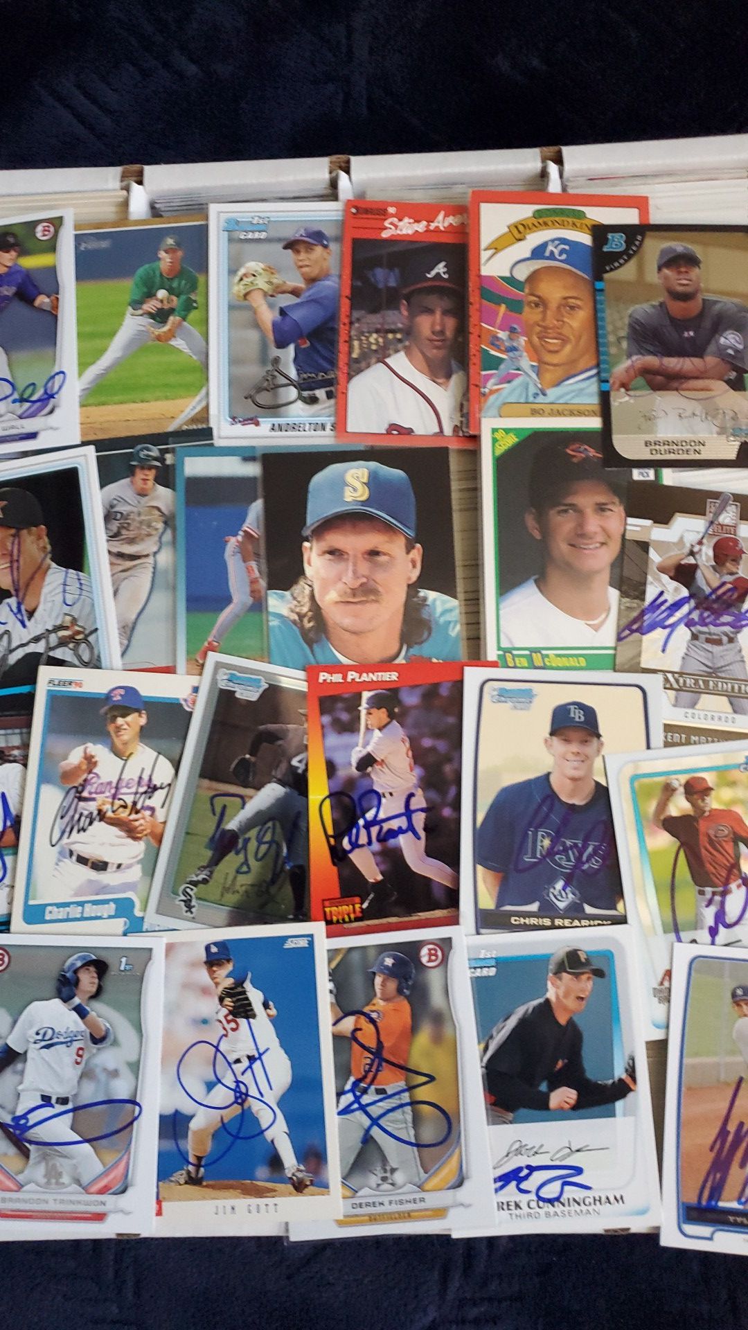 3200 Baseball cards 15 Autographed and many Stars HOF.