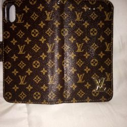 Louise  VUITTON  I-PHONE   7- 8 - 4 - 5  CASE  VINTAGE VERY NICE LOOKING ALSO A WALLET CARRY AROUND             E