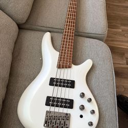 Ibanez Soundgear SR305 5-String Bass Pearl White + Kustom KXB20 Amp (New)