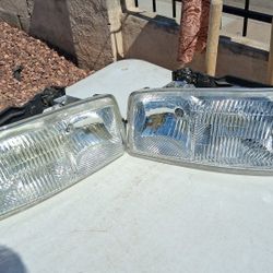 Headlights GMC SIERRA 2006