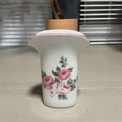 Vintage Porcelain Rose Bud Vase Excellent Condition 