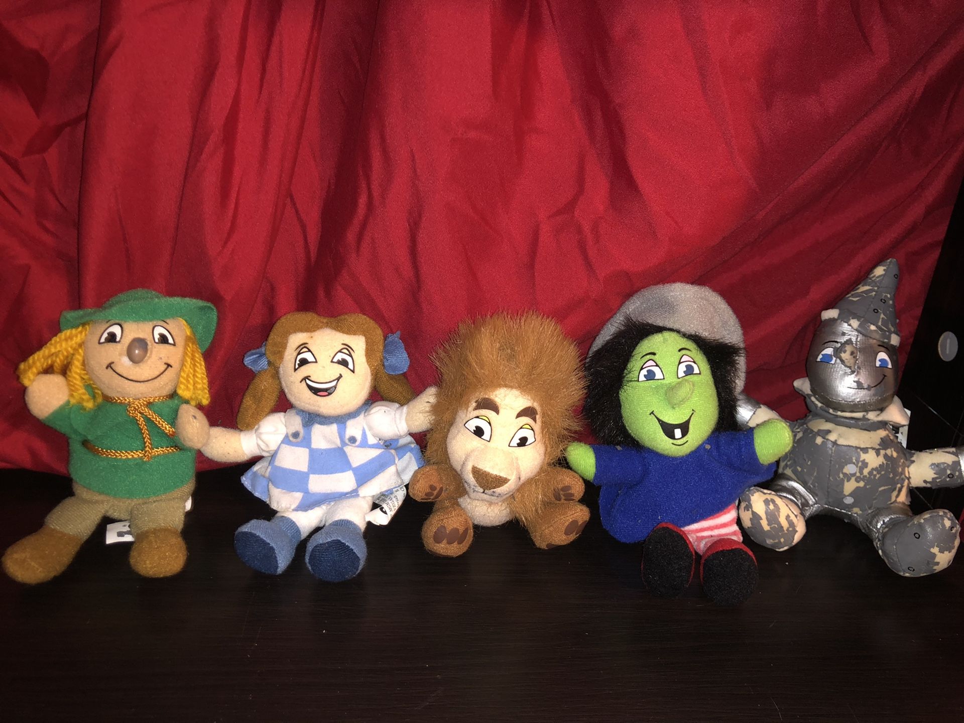 MGM Grand Las Vegas Wizard of Oz 1990’s plush doll collection very rare! Dorothy, Tin Man, Lion, Scarecrow and witch! Lot set collectors toys! Vegas