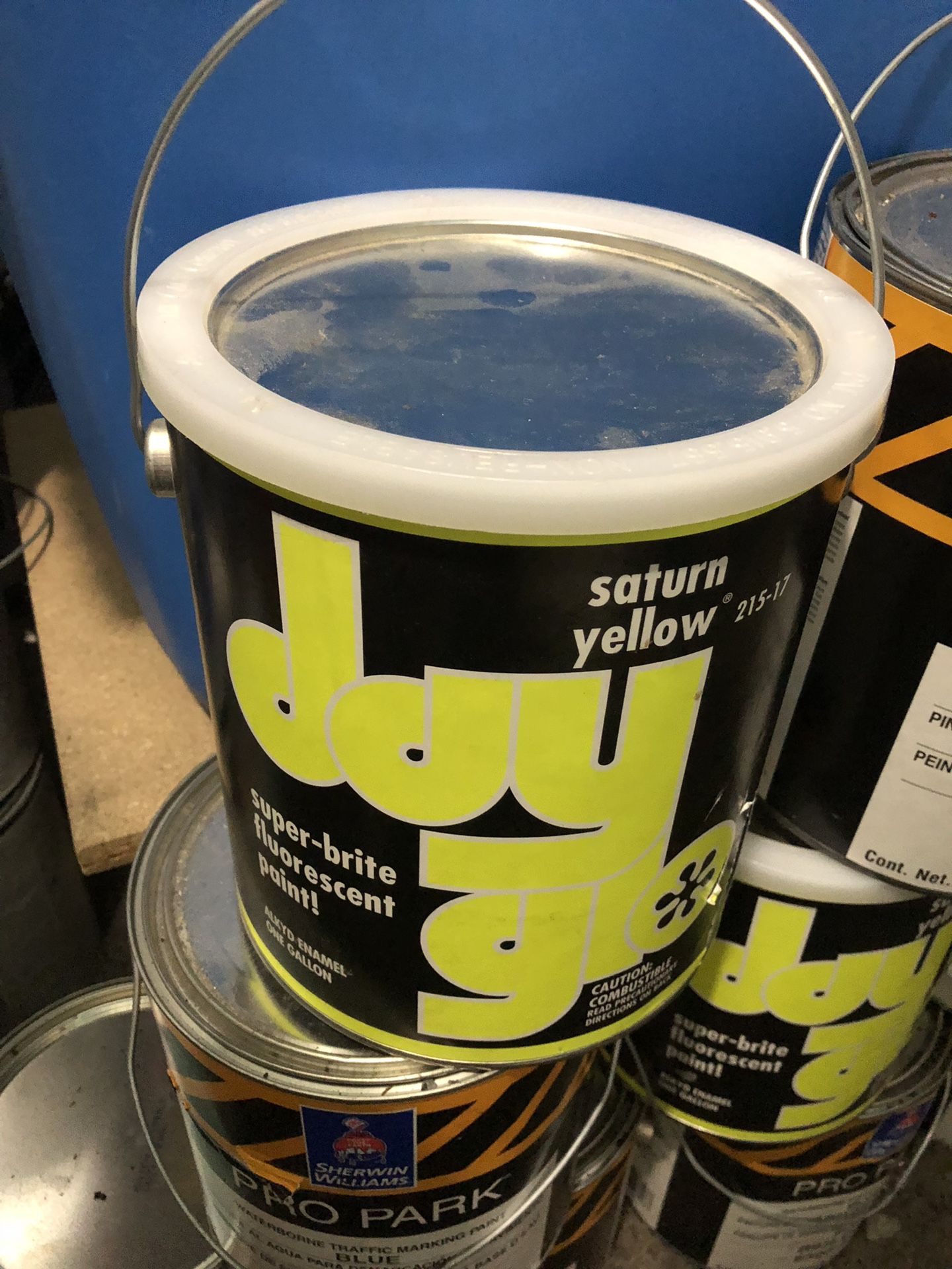 Day glo. Fluorescent yellow paint