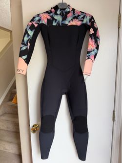 NWT Roxy 4/3 wetsuit size 4