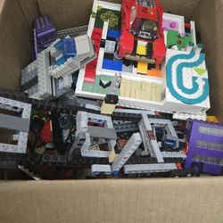 15.8lbs Of Lego Bulk With Minifigs