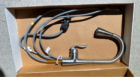 Moen kitchen faucet with sprayer