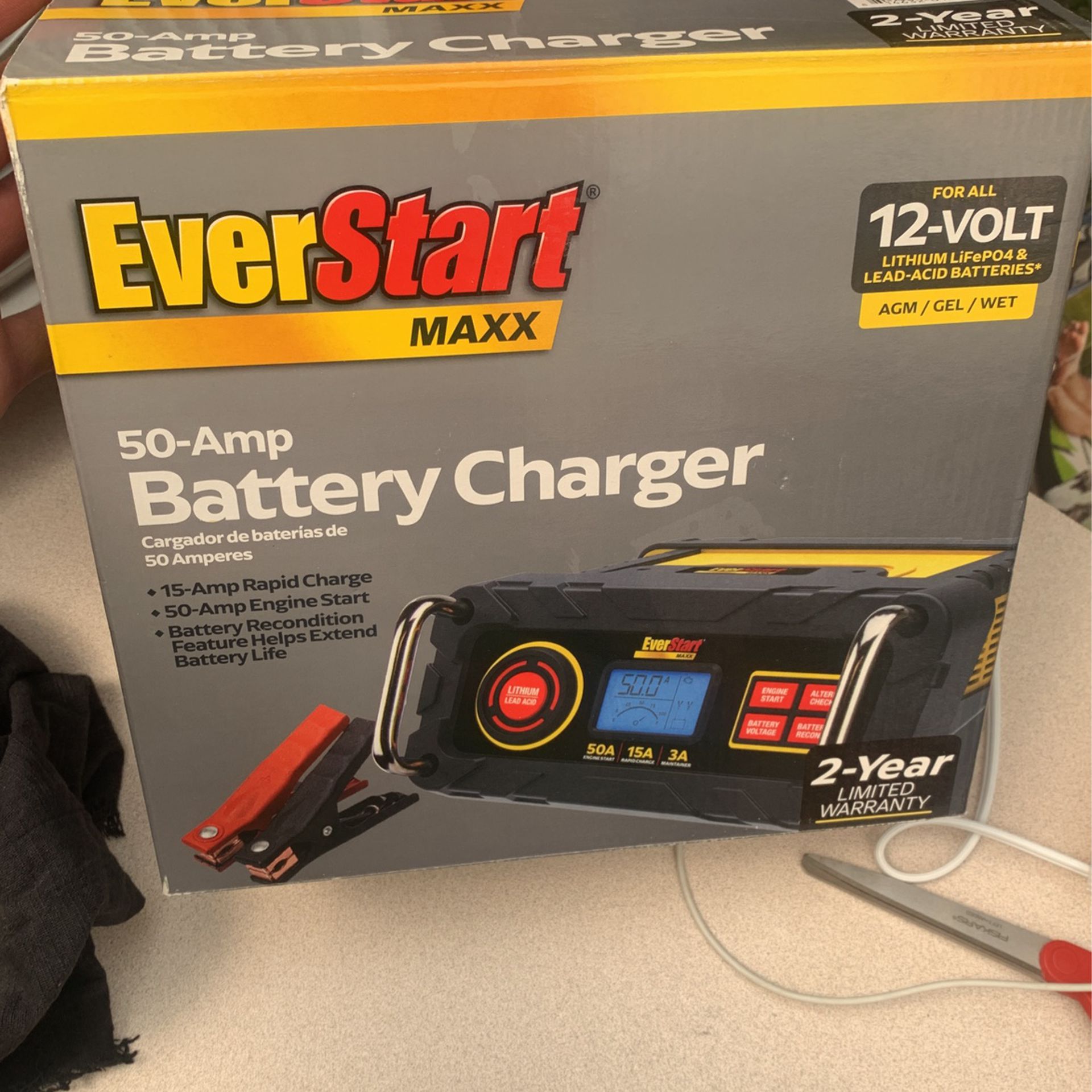 Everstart Maxx 15 Amp Automotive Battery Charger with 50 Amp Engine Start (BC50BE)-New
