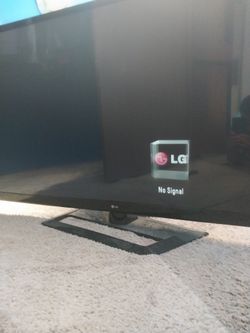 LG TV Year 2012 Everthing Is In Good Condition Asking 100