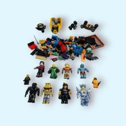 Lego Lot With Figurines 