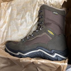 New in box Keen Durand Polar WP Brown boots size 7 1/2