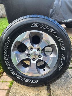 255 70 r 18 Jeep Rims with Tires