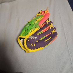 Kid's Softball/Baseball Glove