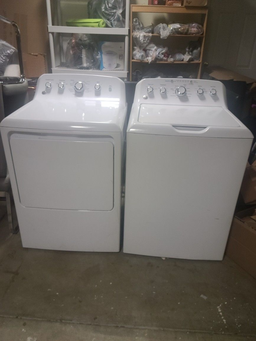 GE Washer And Electric Dryer, Top Load He With Agitator, Many Options, Good Working Condition, Clean Like New