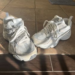 Women’s Reebok Tennis Shoes Size 8.5