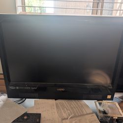 21 Inch Vizio TV / Monitor - Works Great