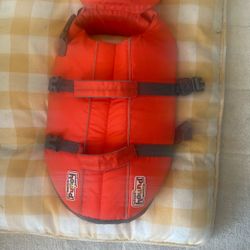 Outward Hound Life Vest Size Medium