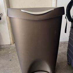 Plastic 13 Gallon Step On Trash Bin with Bags