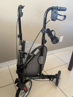 ROLLATOR WALKER