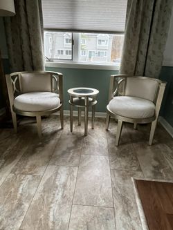 Boutique Table And Chairs