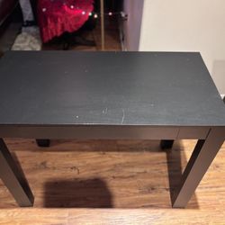 Black Desk