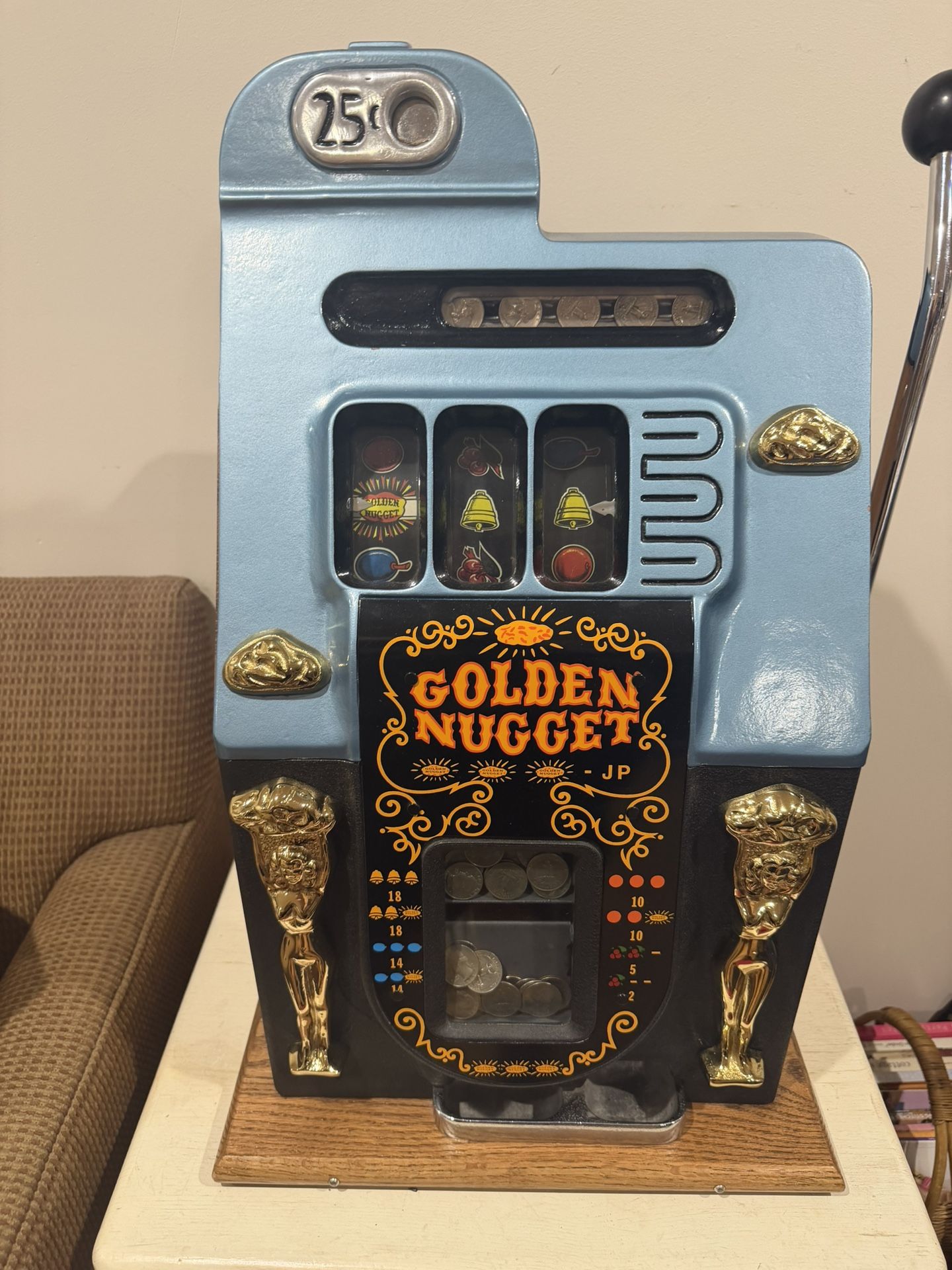 1940s Vintage 25c Golden Nugget Slot Machine