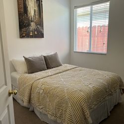 Queen bed - Great Condition!