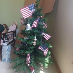 Show Your Patriotism w/Freedom Tree