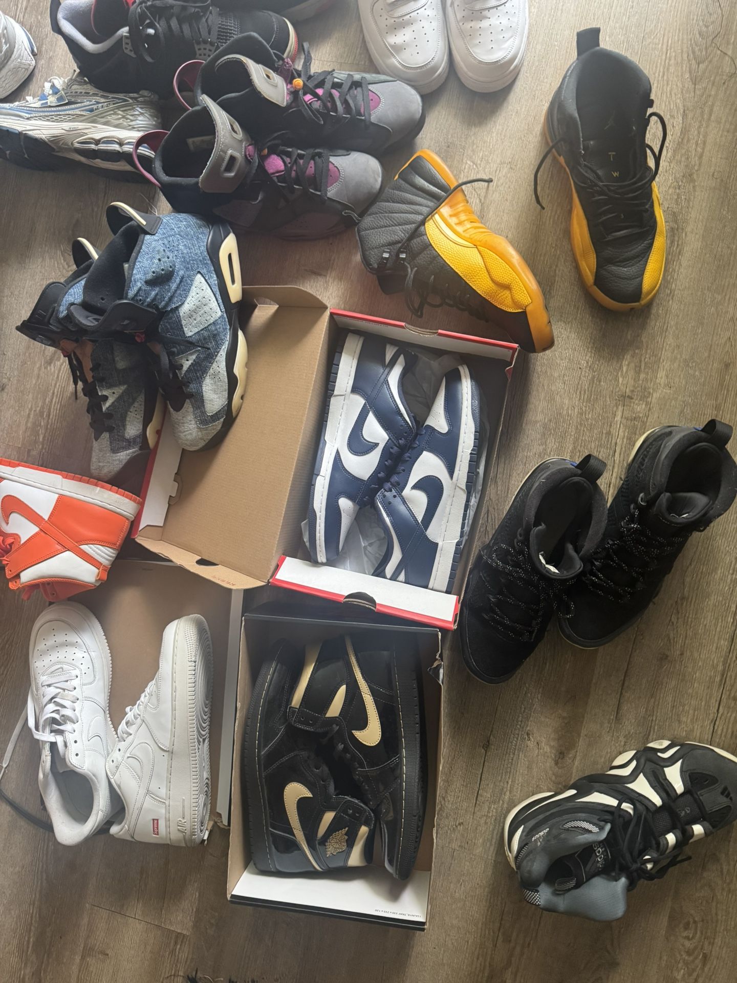 Nikes Jordans Etc