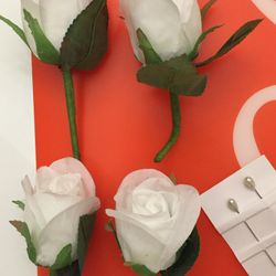 Silk White Rose boutonnières