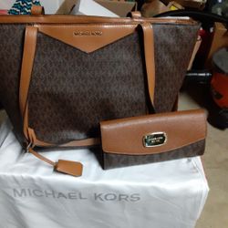 MICHAEL KORS PURSE w/wallet
