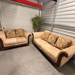 Traditional style sofa set