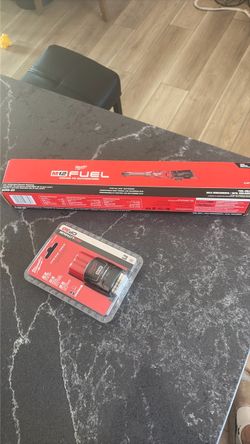 Milwaukee ratchet with battery