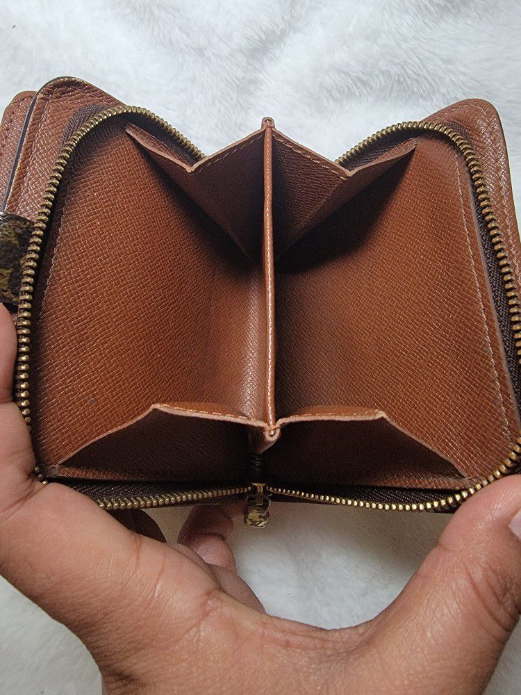 Louis Vuitton Authentic Compact Zip Bifold Wallet for Sale in Los