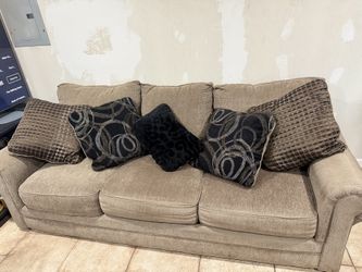 Couch With Pullout Bed