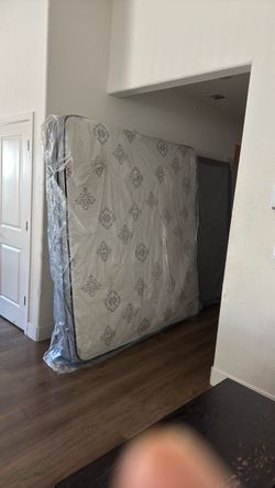 Mattress king/cal king size