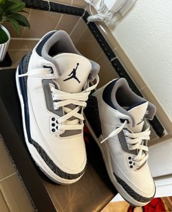 Air Jordan 3 Retros (Fit like a 6 Women’s)