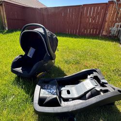 Evenflo Pivot Xpand Stroller With Carseat