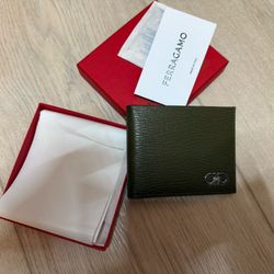 Ferragamo bifold wallet oliver green