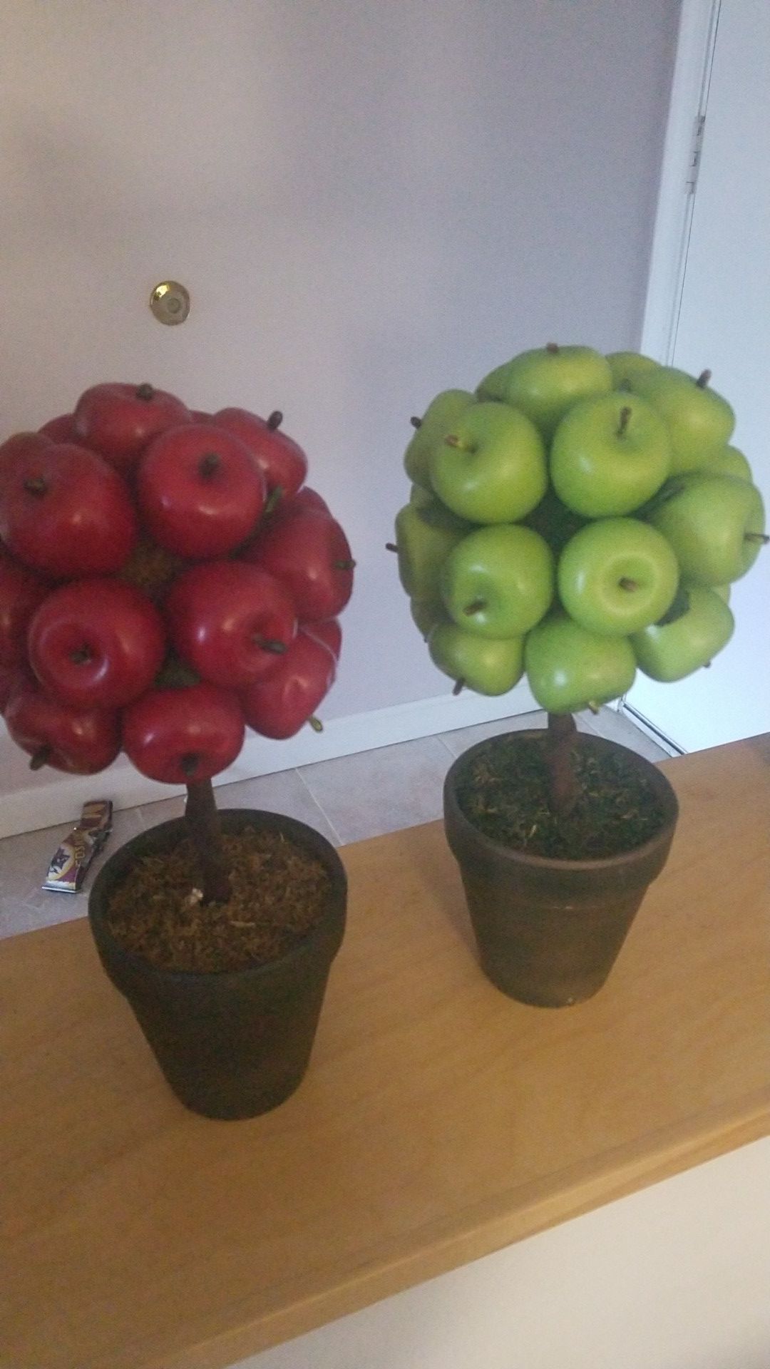 Two decorative apple decoration pieces. Local pick up only no shipping available items available only till 10/25