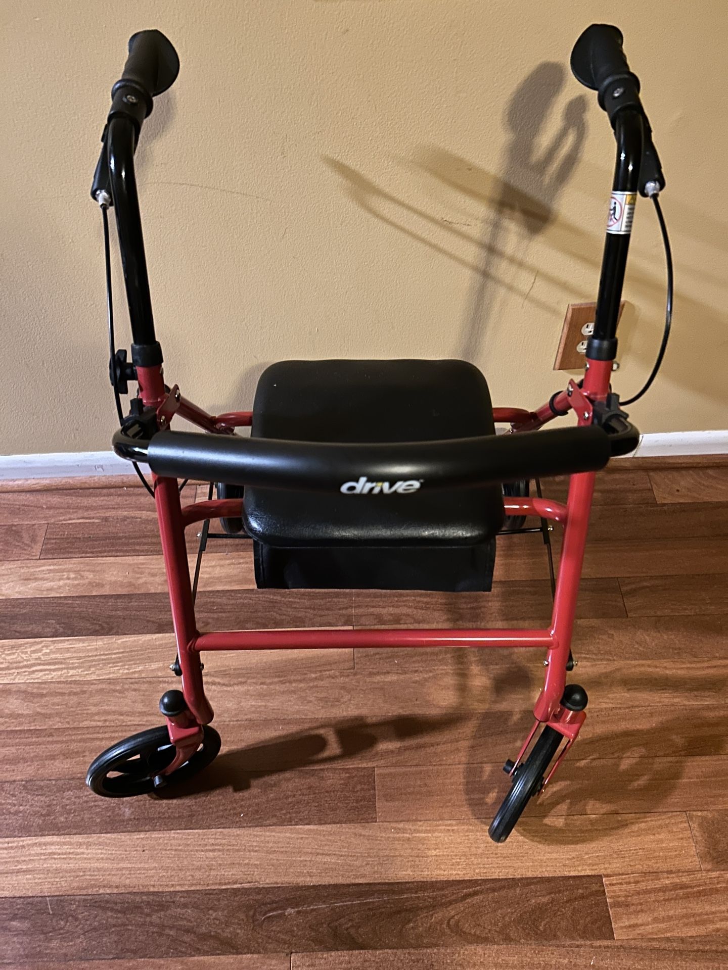Drive rollator / walker,  clean pristine condition cash n carry or use paypal to ship, located 1 mile from Rt 401 on Rt113