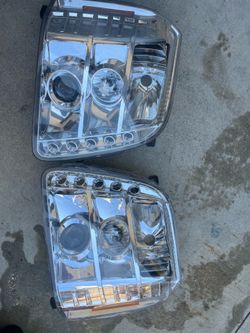 GMC  Yukon headlights 07 -10