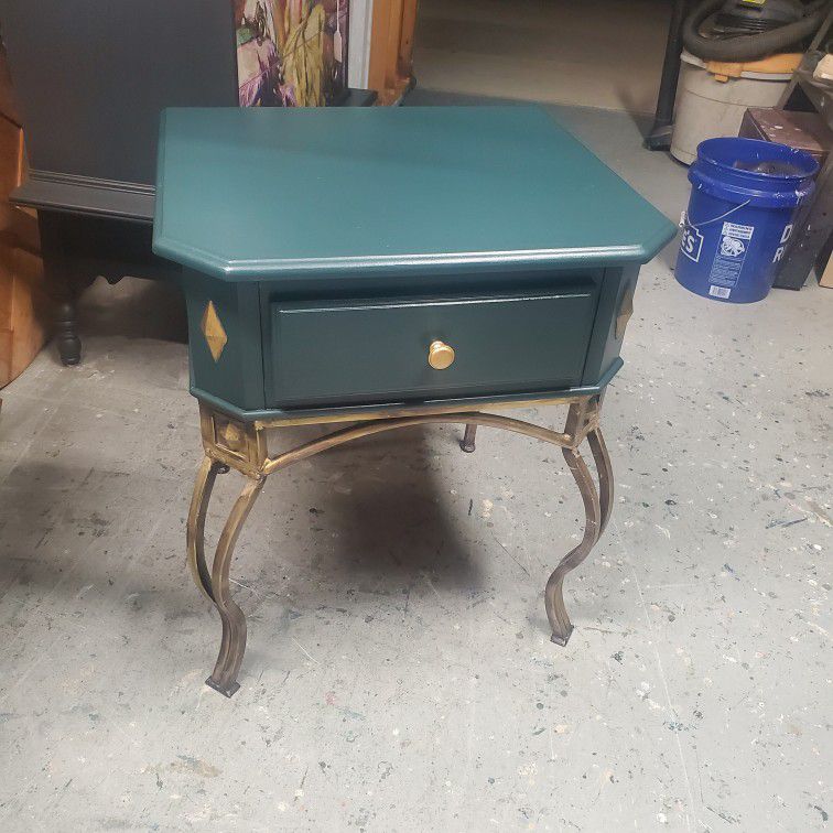 End Table/nightstand 