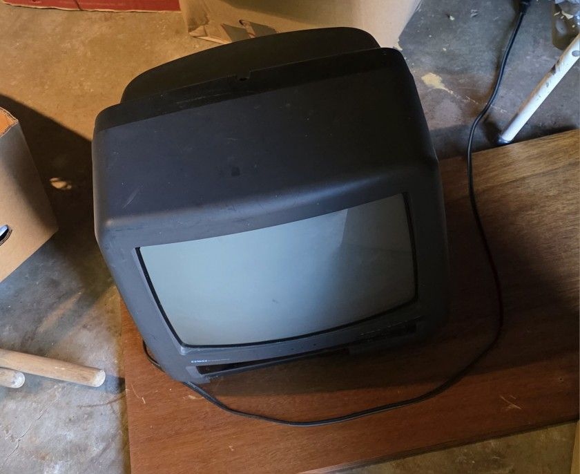 VCR PLAYER, PORTABLE TV VCR COMBO Camping, Trailer, Mobile Home, Outdoors