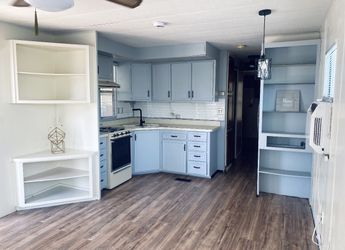 1 Bed 1 Bath Mobile Home Located in a Beautiful, Secure Community!