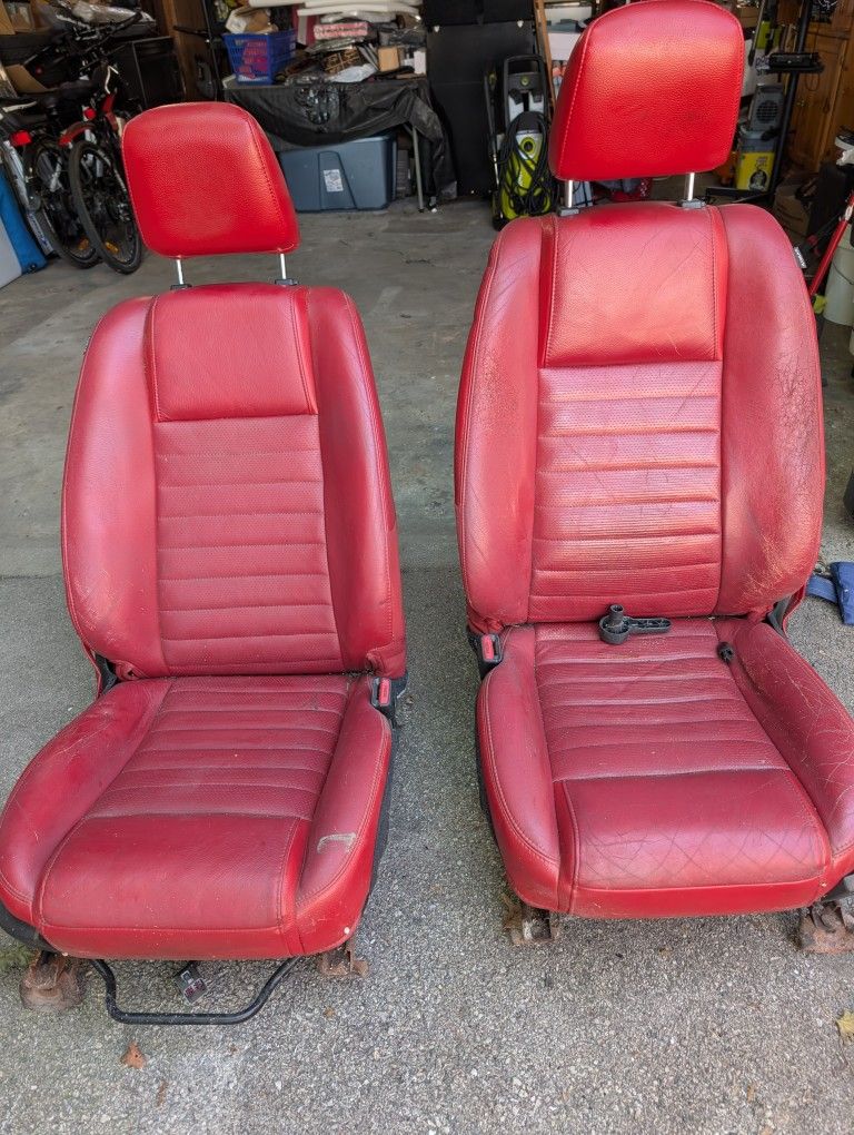 05-09 Mustang Seats