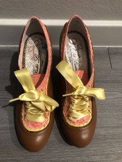 women's boots, size 8M, in excellent condition